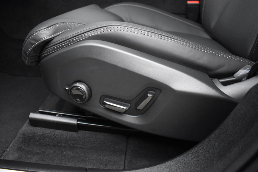 Volvo XC60 T8 455PK Plug-in hybrid AWD Ultra Black Edition | Luchtvering | HUD | Massage stoelen | Stoel koeling | Bowers & Wilkens |