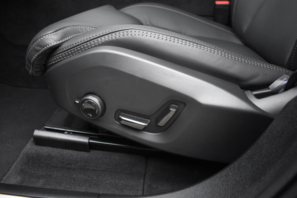 Volvo XC60 T8 455PK Plug-in hybrid AWD Ultra Black Edition | Luchtvering | HUD | Massage stoelen | Stoel koeling | Bowers & Wilkens |
