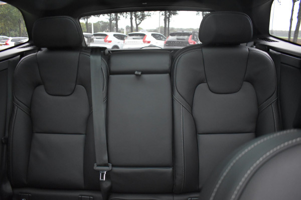 Volvo XC60 T8 455PK Plug-in hybrid AWD Ultra Black Edition | Luchtvering | HUD | Massage stoelen | Stoel koeling | Bowers & Wilkens |