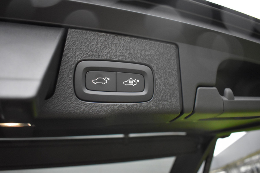 Volvo XC60 T8 455PK Plug-in hybrid AWD Ultra Black Edition | Luchtvering | HUD | Massage stoelen | Stoel koeling | Bowers & Wilkens |