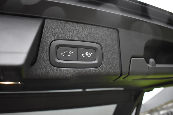 Volvo XC60 T8 455PK Plug-in hybrid AWD Ultra Black Edition | Luchtvering | HUD | Massage stoelen | Stoel koeling | Bowers & Wilkens |