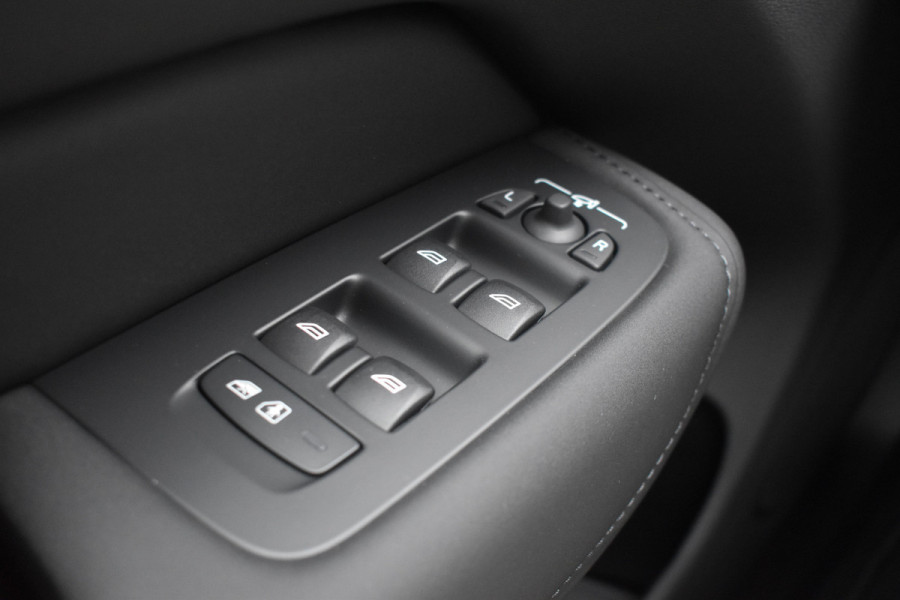 Volvo XC60 T8 455PK Plug-in hybrid AWD Ultra Black Edition | Luchtvering | HUD | Massage stoelen | Stoel koeling | Bowers & Wilkens |