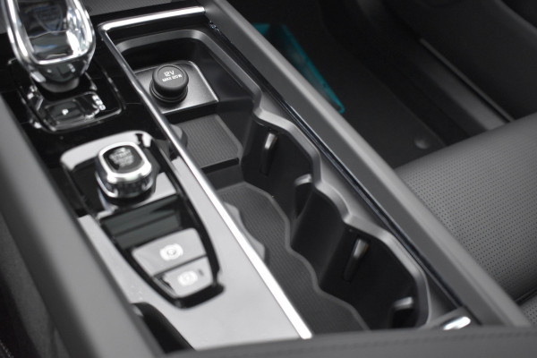 Volvo XC60 T8 455PK Plug-in hybrid AWD Ultra Black Edition | Luchtvering | HUD | Massage stoelen | Stoel koeling | Bowers & Wilkens |