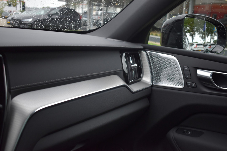 Volvo XC60 T8 455PK Plug-in hybrid AWD Ultra Black Edition | Luchtvering | HUD | Massage stoelen | Stoel koeling | Bowers & Wilkens |