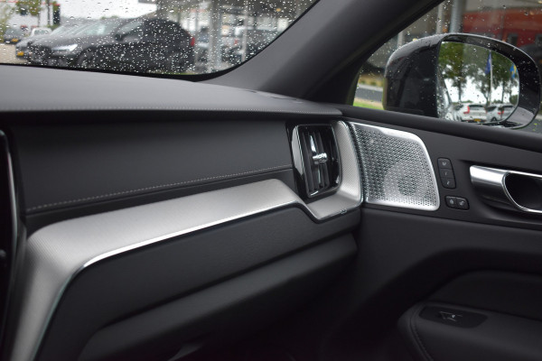 Volvo XC60 T8 455PK Plug-in hybrid AWD Ultra Black Edition | Luchtvering | HUD | Massage stoelen | Stoel koeling | Bowers & Wilkens |