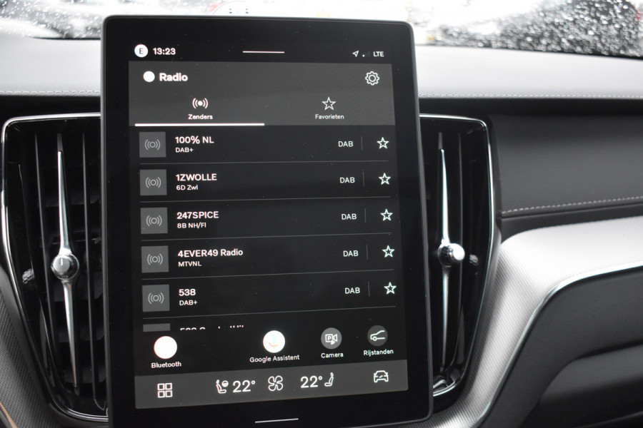 Volvo XC60 T8 455PK Plug-in hybrid AWD Ultra Black Edition | Luchtvering | HUD | Massage stoelen | Stoel koeling | Bowers & Wilkens |