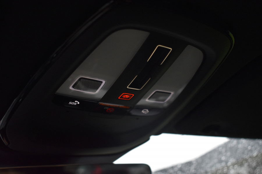 Volvo XC60 T8 455PK Plug-in hybrid AWD Ultra Black Edition | Luchtvering | HUD | Massage stoelen | Stoel koeling | Bowers & Wilkens |