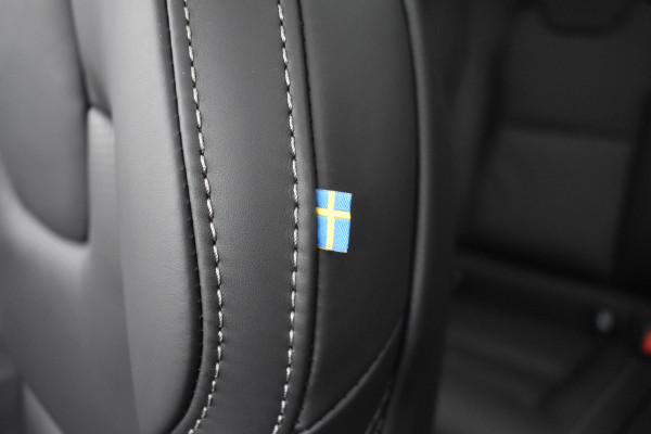 Volvo XC60 T8 455PK Plug-in hybrid AWD Ultra Black Edition | Luchtvering | HUD | Massage stoelen | Stoel koeling | Bowers & Wilkens |
