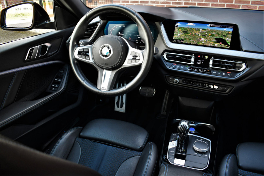 BMW 2 Serie Gran Coupé 218i M-Sport Shadowline Trekhaak 18inch Live-cockpit Sfeerverlichting
