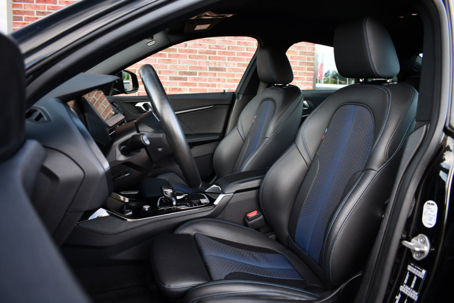 BMW 2 Serie Gran Coupé 218i M-Sport Shadowline Trekhaak 18inch Live-cockpit Sfeerverlichting