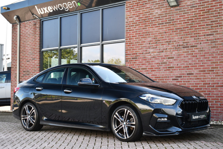 BMW 2 Serie Gran Coupé 218i M-Sport Shadowline Trekhaak 18inch Live-cockpit Sfeerverlichting
