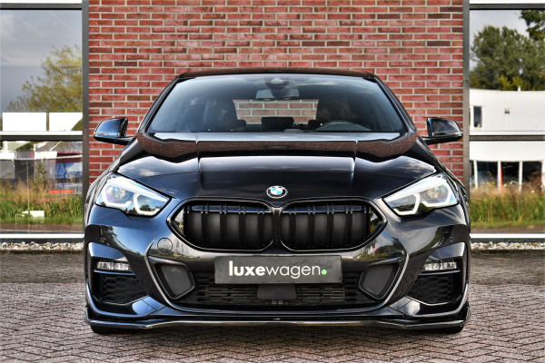 BMW 2 Serie Gran Coupé 218i M-Sport Shadowline Trekhaak 18inch Live-cockpit Sfeerverlichting