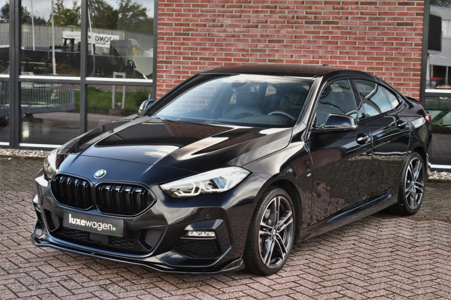 BMW 2 Serie Gran Coupé 218i M-Sport Shadowline Trekhaak 18inch Live-cockpit Sfeerverlichting