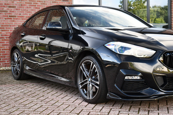 BMW 2 Serie Gran Coupé 218i M-Sport Shadowline Trekhaak 18inch Live-cockpit Sfeerverlichting