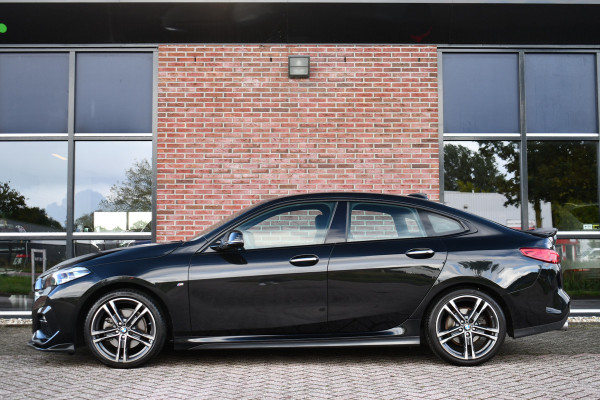 BMW 2 Serie Gran Coupé 218i M-Sport Shadowline Trekhaak 18inch Live-cockpit Sfeerverlichting