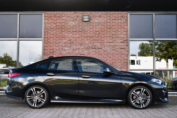 BMW 2 Serie Gran Coupé 218i M-Sport Shadowline Trekhaak 18inch Live-cockpit Sfeerverlichting