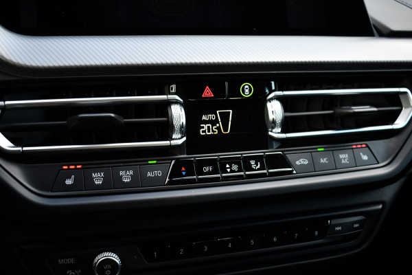 BMW 2 Serie Gran Coupé 218i M-Sport Shadowline Trekhaak 18inch Live-cockpit Sfeerverlichting