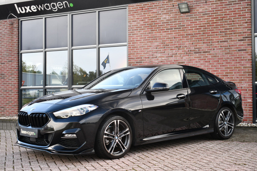 BMW 2 Serie Gran Coupé 218i M-Sport Shadowline Trekhaak 18inch Live-cockpit Sfeerverlichting