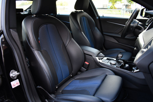 BMW 2 Serie Gran Coupé 218i M-Sport Shadowline Trekhaak 18inch Live-cockpit Sfeerverlichting