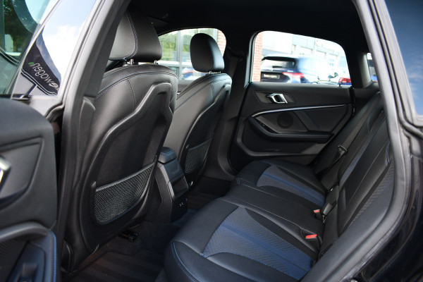 BMW 2 Serie Gran Coupé 218i M-Sport Shadowline Trekhaak 18inch Live-cockpit Sfeerverlichting