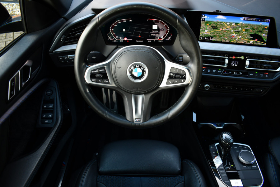 BMW 2 Serie Gran Coupé 218i M-Sport Shadowline Trekhaak 18inch Live-cockpit Sfeerverlichting