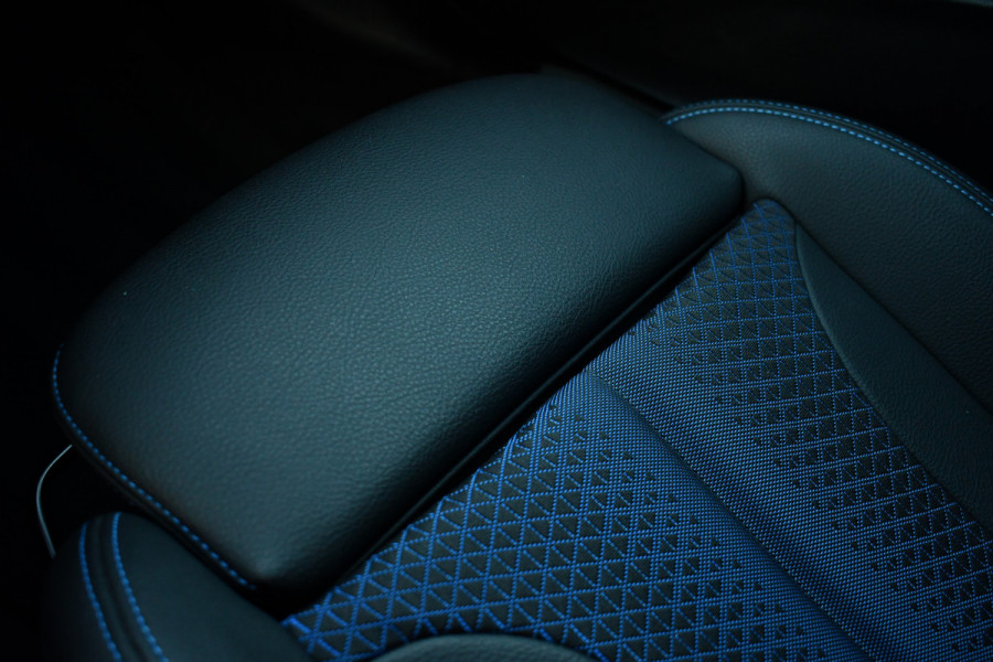 BMW 2 Serie Gran Coupé 218i M-Sport Shadowline Trekhaak 18inch Live-cockpit Sfeerverlichting