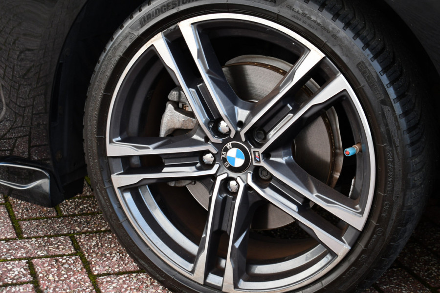 BMW 2 Serie Gran Coupé 218i M-Sport Shadowline Trekhaak 18inch Live-cockpit Sfeerverlichting