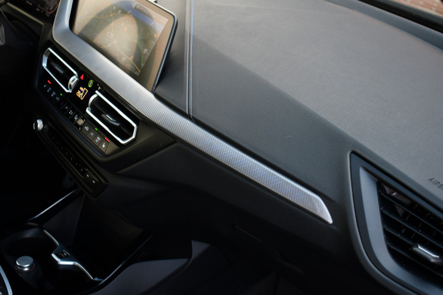 BMW 2 Serie Gran Coupé 218i M-Sport Shadowline Trekhaak 18inch Live-cockpit Sfeerverlichting