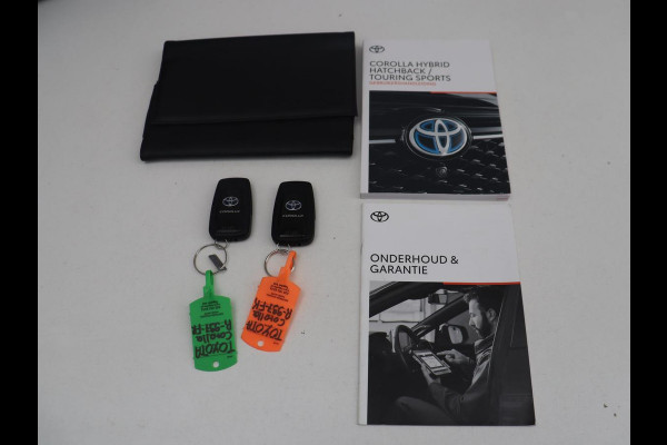 Toyota Corolla Touring Sports 1.8 Hybrid Dynamic | Half Leder | Camera | Stoelverwarming | Carplay | Climate control | Bluetooth | DAB | Adaptive cruise |