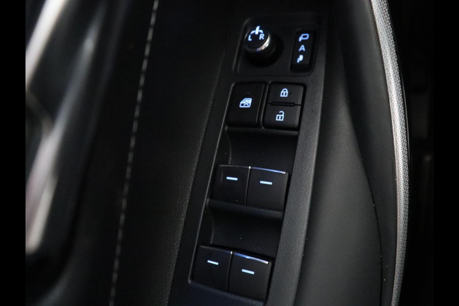 Toyota Corolla Touring Sports 1.8 Hybrid Dynamic | Half Leder | Camera | Stoelverwarming | Carplay | Climate control | Bluetooth | DAB | Adaptive cruise |