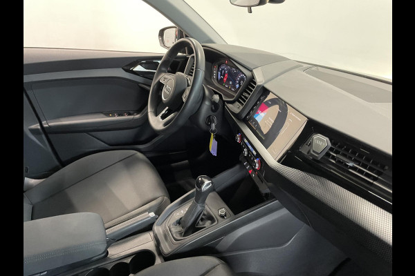 Audi A1 Sportback 1.0 TFSI Sportback Automaat Navigatie Apple Carplay/Android Auto Parkeersensoren Cruise Control Climate Control Lichtmetalen velgen