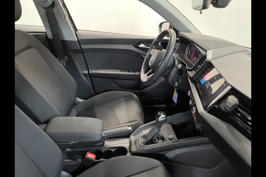 Audi A1 Sportback 1.0 TFSI Sportback Automaat Navigatie Apple Carplay/Android Auto Parkeersensoren Cruise Control Climate Control Lichtmetalen velgen
