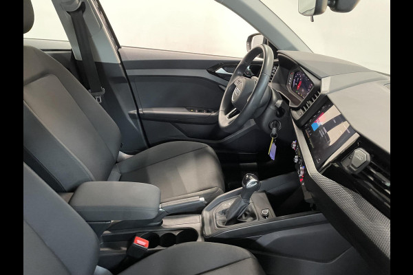 Audi A1 Sportback 1.0 TFSI Sportback Automaat Navigatie Apple Carplay/Android Auto Parkeersensoren Cruise Control Climate Control Lichtmetalen velgen