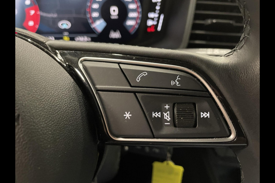 Audi A1 Sportback 1.0 TFSI Sportback Automaat Navigatie Apple Carplay/Android Auto Parkeersensoren Cruise Control Climate Control Lichtmetalen velgen