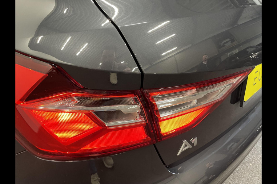 Audi A1 Sportback 1.0 TFSI Sportback Automaat Navigatie Apple Carplay/Android Auto Parkeersensoren Cruise Control Climate Control Lichtmetalen velgen