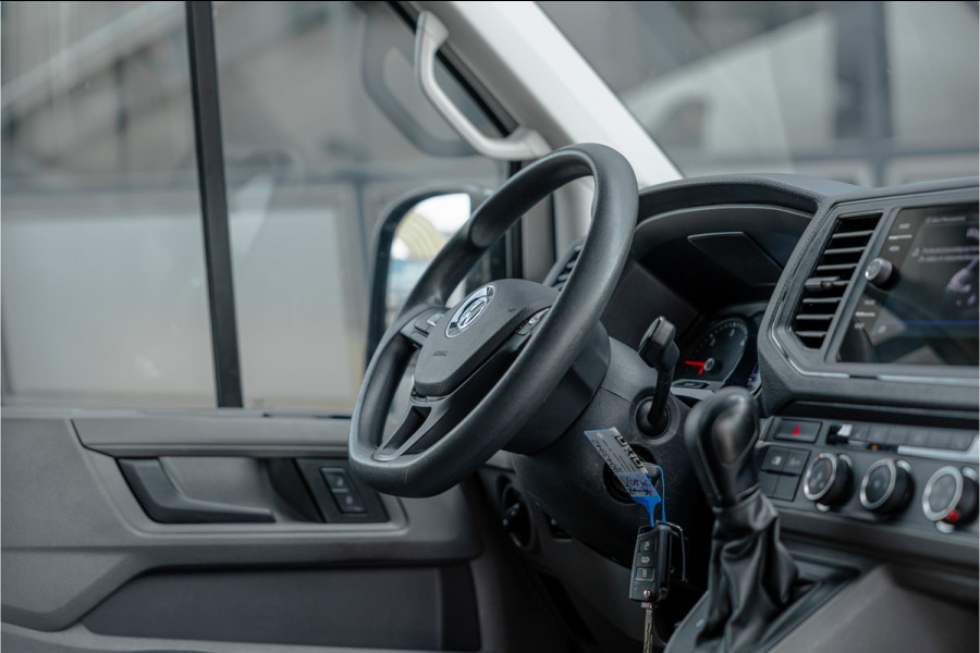 Volkswagen Crafter 2.0 TDI 177 PK L3H3 DSG | CarPlay | Camera | Standkachel | MF Stuur | Dealer onderhouden | Cruise control | DAB