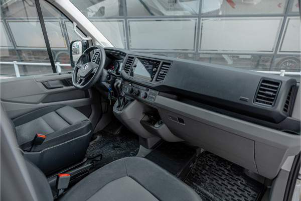 Volkswagen Crafter 2.0 TDI 177 PK L3H3 DSG | CarPlay | Camera | Standkachel | MF Stuur | Dealer onderhouden | Cruise control | DAB