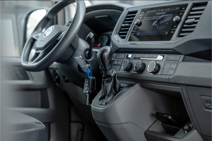 Volkswagen Crafter 2.0 TDI 177 PK L3H3 DSG | CarPlay | Camera | Standkachel | MF Stuur | Dealer onderhouden | Cruise control | DAB