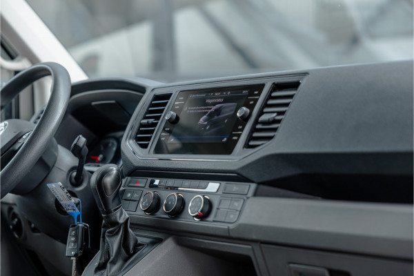 Volkswagen Crafter 2.0 TDI 177 PK L3H3 DSG | CarPlay | Camera | Standkachel | MF Stuur | Dealer onderhouden | Cruise control | DAB