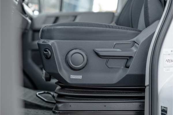 Volkswagen Crafter 2.0 TDI 177 PK L3H3 DSG | CarPlay | Camera | Standkachel | MF Stuur | Dealer onderhouden | Cruise control | DAB