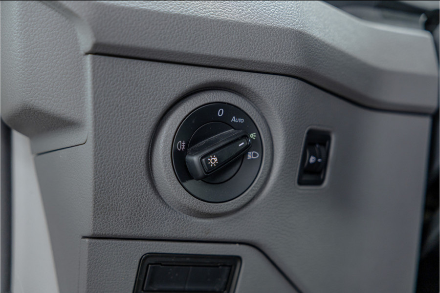 Volkswagen Crafter 2.0 TDI 177 PK L3H3 DSG | CarPlay | Camera | Standkachel | MF Stuur | Dealer onderhouden | Cruise control | DAB