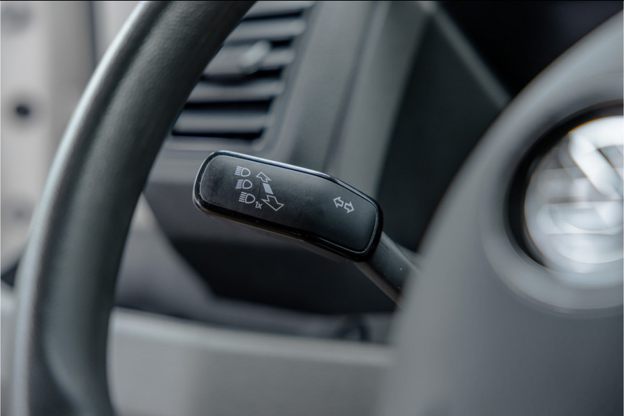 Volkswagen Crafter 2.0 TDI 177 PK L3H3 DSG | CarPlay | Camera | Standkachel | MF Stuur | Dealer onderhouden | Cruise control | DAB