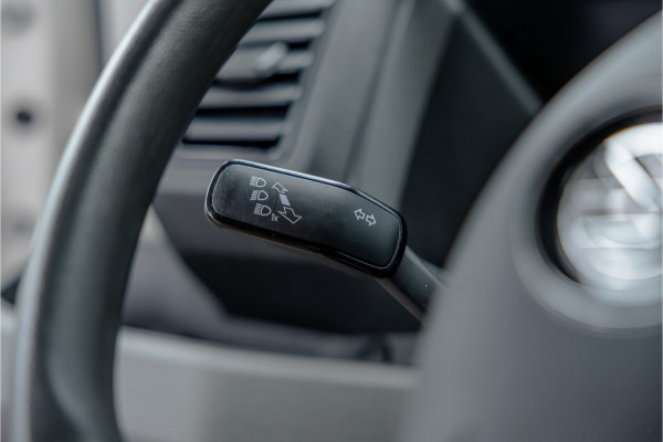 Volkswagen Crafter 2.0 TDI 177 PK L3H3 DSG | CarPlay | Camera | Standkachel | MF Stuur | Dealer onderhouden | Cruise control | DAB