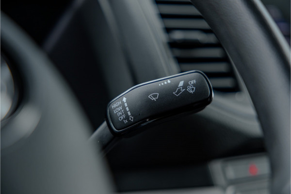 Volkswagen Crafter 2.0 TDI 177 PK L3H3 DSG | CarPlay | Camera | Standkachel | MF Stuur | Dealer onderhouden | Cruise control | DAB