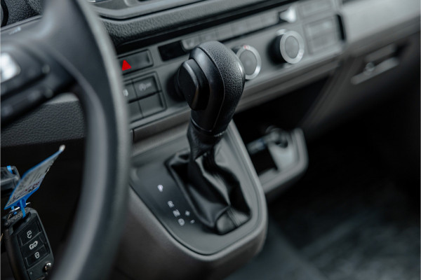 Volkswagen Crafter 2.0 TDI 177 PK L3H3 DSG | CarPlay | Camera | Standkachel | MF Stuur | Dealer onderhouden | Cruise control | DAB