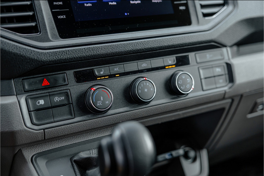 Volkswagen Crafter 2.0 TDI 177 PK L3H3 DSG | CarPlay | Camera | Standkachel | MF Stuur | Dealer onderhouden | Cruise control | DAB