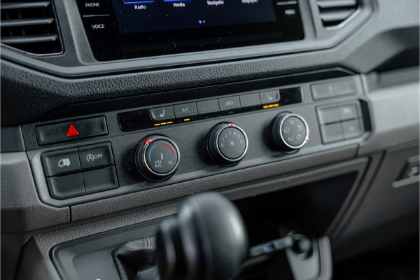 Volkswagen Crafter 2.0 TDI 177 PK L3H3 DSG | CarPlay | Camera | Standkachel | MF Stuur | Dealer onderhouden | Cruise control | DAB