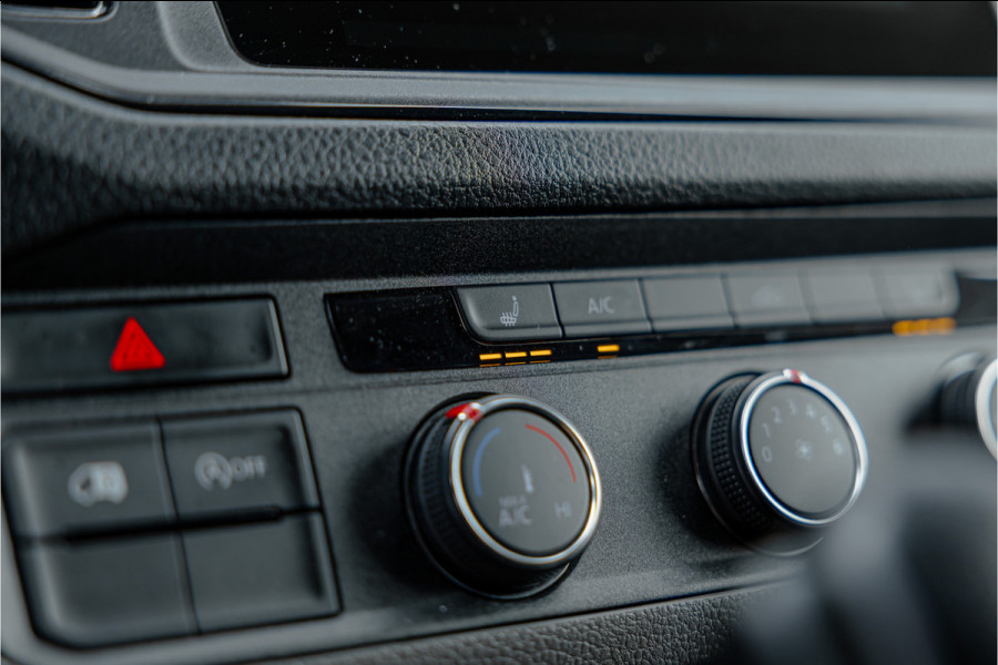 Volkswagen Crafter 2.0 TDI 177 PK L3H3 DSG | CarPlay | Camera | Standkachel | MF Stuur | Dealer onderhouden | Cruise control | DAB