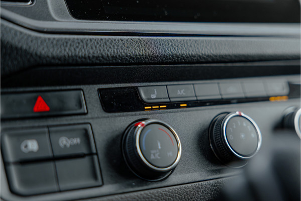 Volkswagen Crafter 2.0 TDI 177 PK L3H3 DSG | CarPlay | Camera | Standkachel | MF Stuur | Dealer onderhouden | Cruise control | DAB