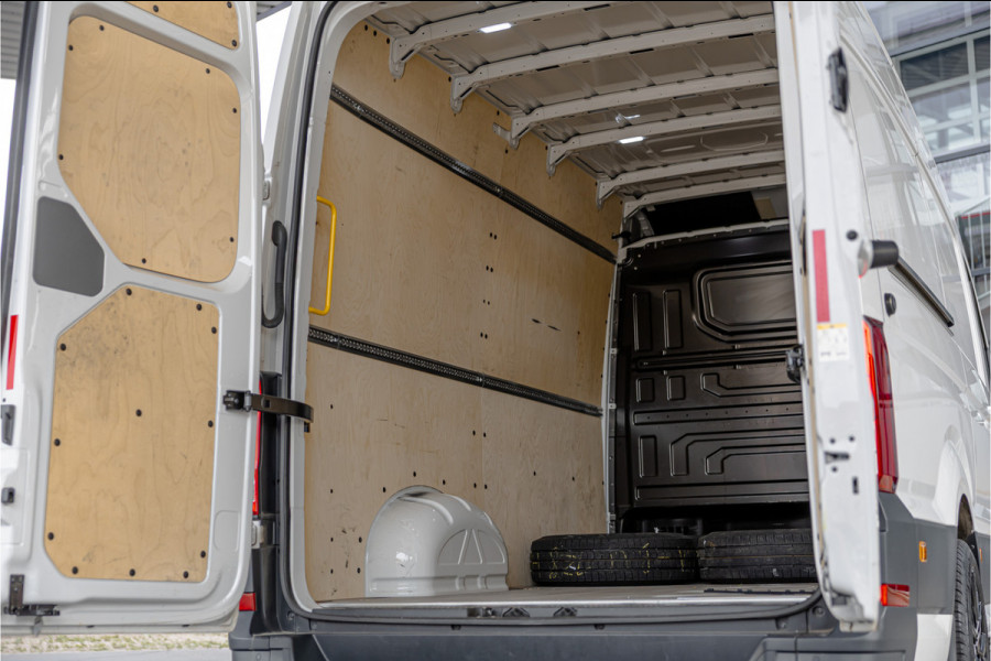 Volkswagen Crafter 2.0 TDI 177 PK L3H3 DSG | CarPlay | Camera | Standkachel | MF Stuur | Dealer onderhouden | Cruise control | DAB